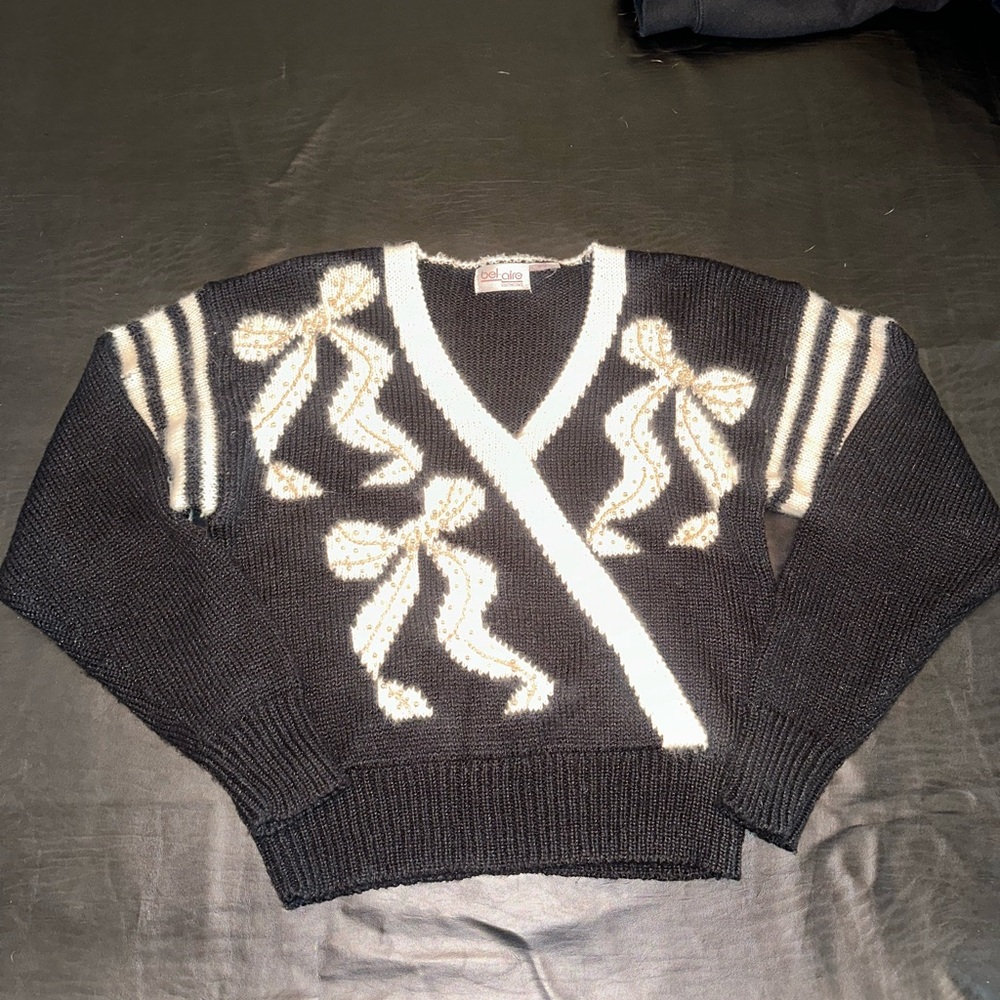 Vintage Knitworks Black and Cream V-Neck Sweater - Picture 14 of 16